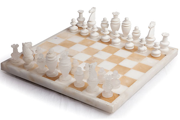 Alabastrowe szachy